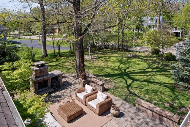 1069 Sauganash DRIVE, Fontana, WI 53125