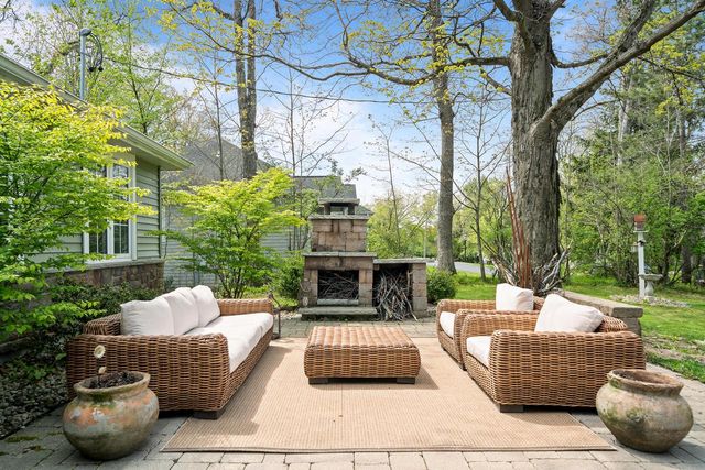 1069 Sauganash DRIVE, Fontana, WI 53125