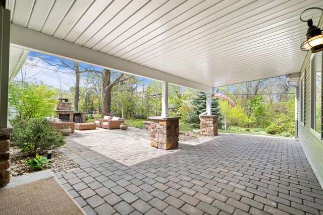 1069 Sauganash DRIVE, Fontana, WI 53125