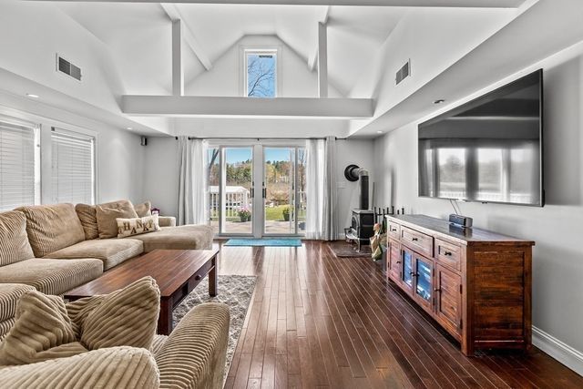 651 Nashua Rd, Dracut, MA 01826