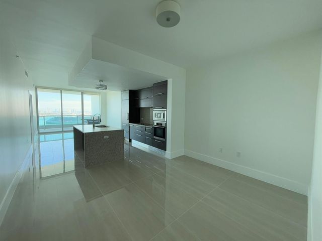 900 Biscayne Boulevard 2807, Miami, FL 33132