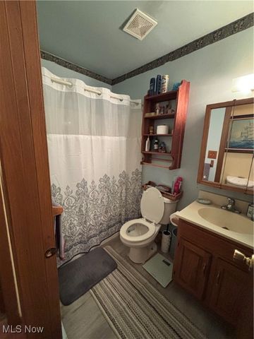 1403 Dorchester Drive, Madison, OH 44057