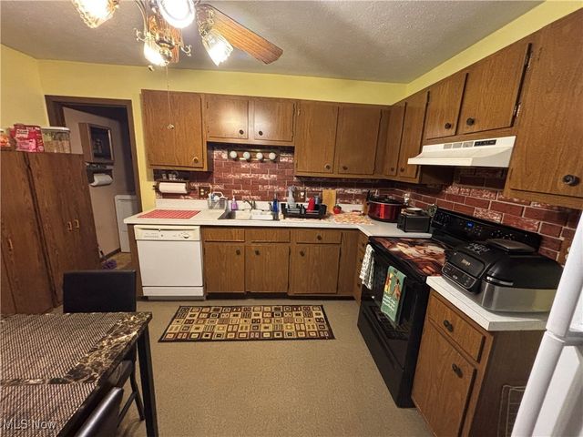 1403 Dorchester Drive, Madison, OH 44057