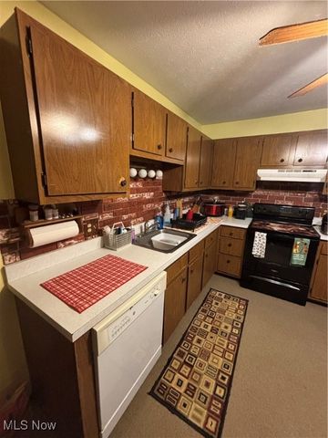 1403 Dorchester Drive, Madison, OH 44057