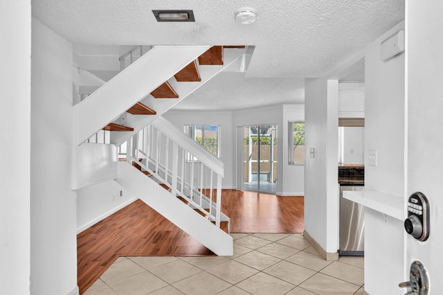 7903 NW 7th Ct, Plantation, FL 33324