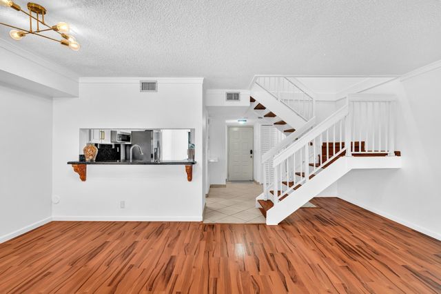 7903 NW 7th Ct, Plantation, FL 33324