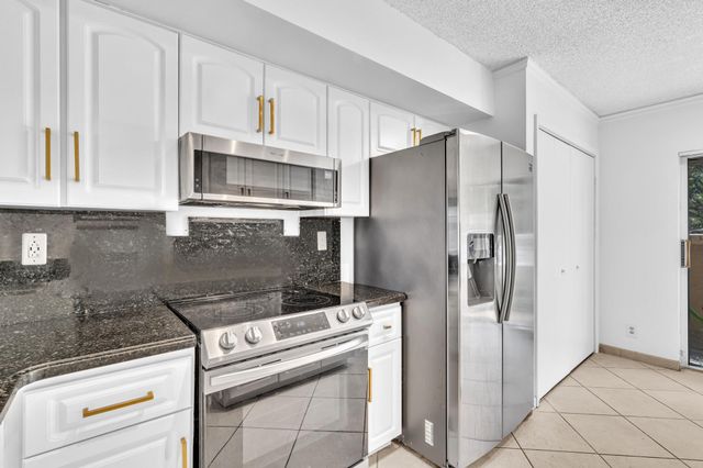 7903 NW 7th Ct, Plantation, FL 33324