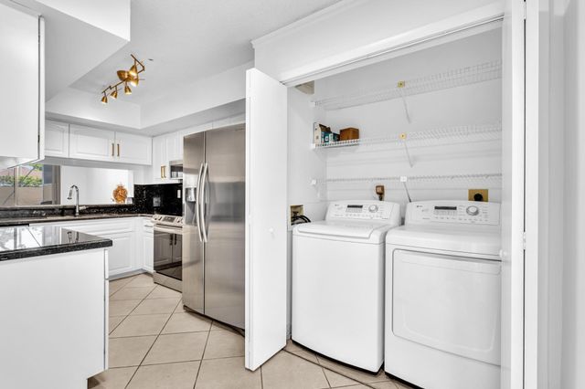 7903 NW 7th Ct, Plantation, FL 33324