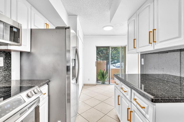 7903 NW 7th Ct, Plantation, FL 33324