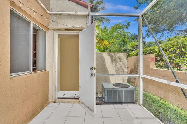 7903 NW 7th Ct, Plantation, FL 33324
