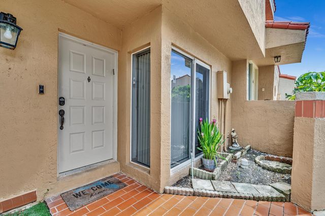 7903 NW 7th Ct, Plantation, FL 33324