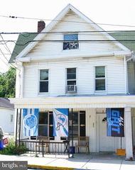 126 W MAIN ST, Windsor, PA 17366