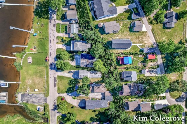 1624 Collier Drive W, Whitehall, MI 49461