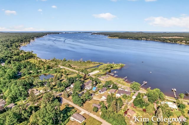 1624 Collier Drive W, Whitehall, MI 49461