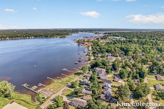 1624 Collier Drive W, Whitehall, MI 49461