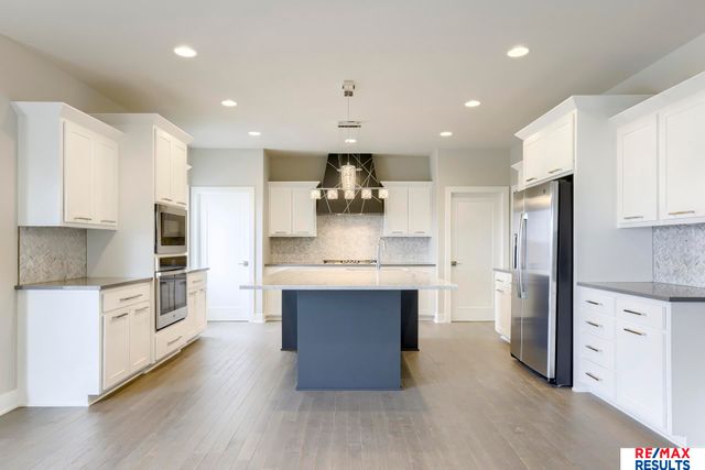 2027 S 211 Street, Elkhorn, NE 68022