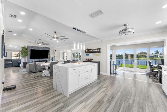 2672 SW 23rd Cranbrook Drive, Boynton Beach, FL 33436