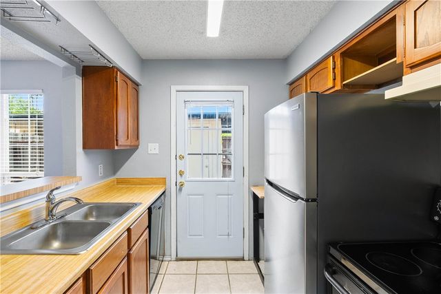 6702 Everhart W105, Corpus Christi, TX 78413