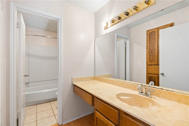 6702 Everhart W105, Corpus Christi, TX 78413