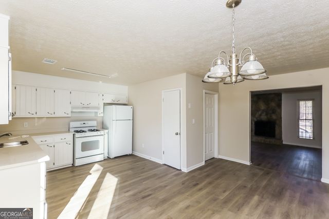 1070 Salisbury Trail, Riverdale, GA 30296