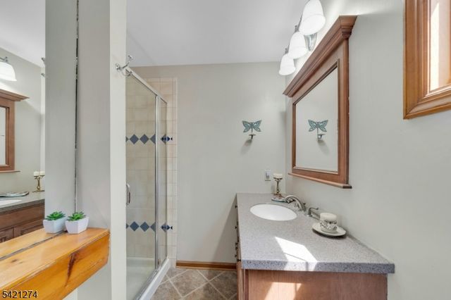 95 Wildwood Rd, Jefferson Twp., NJ 07438