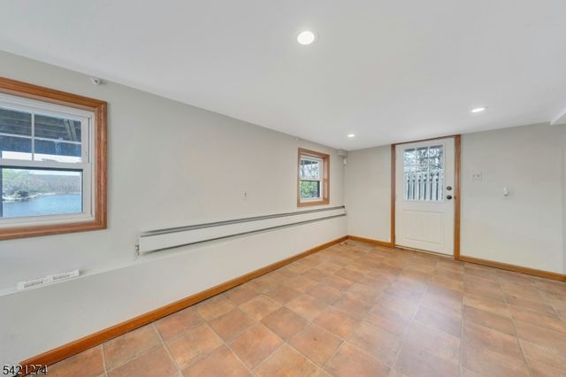 95 Wildwood Rd, Jefferson Twp., NJ 07438