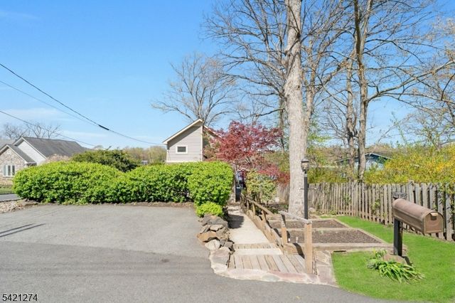 95 Wildwood Rd, Jefferson Twp., NJ 07438