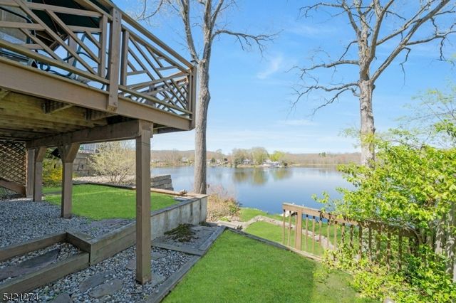 95 Wildwood Rd, Jefferson Twp., NJ 07438