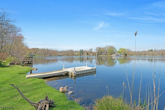 95 Wildwood Rd, Jefferson Twp., NJ 07438