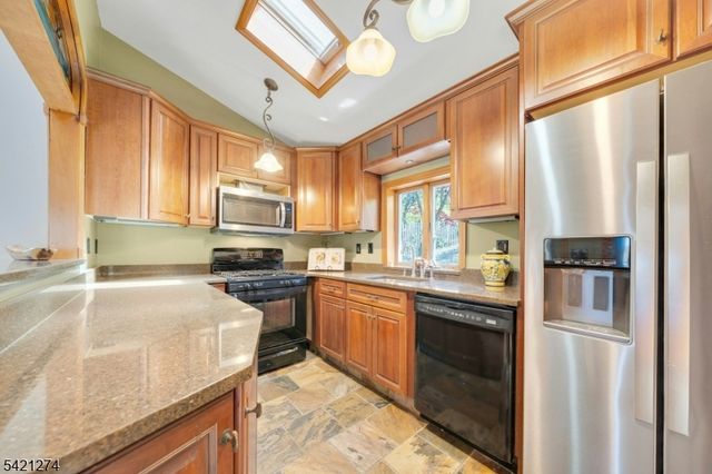 95 Wildwood Rd, Jefferson Twp., NJ 07438