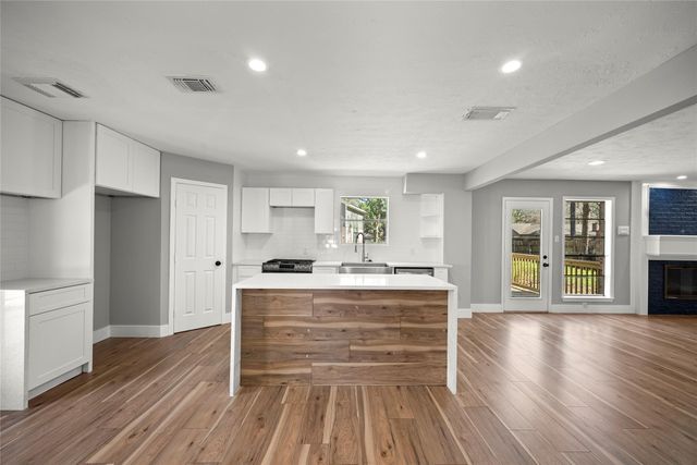 15102 Long Oak Drive, Houston, TX 77070