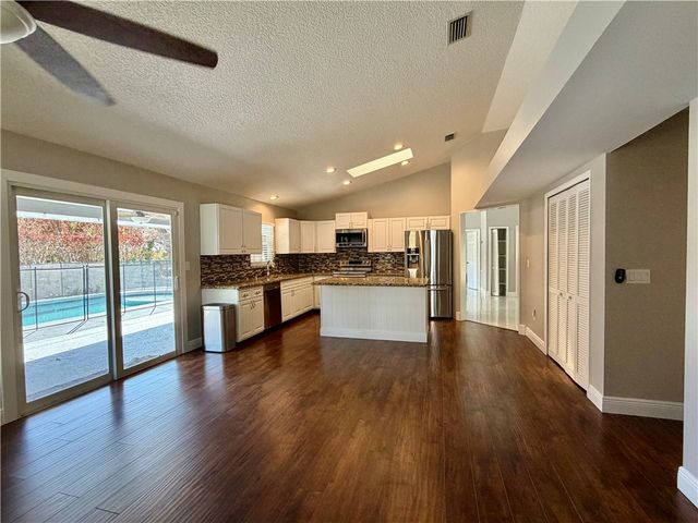 6325 6th Street, Vero Beach, FL 32968