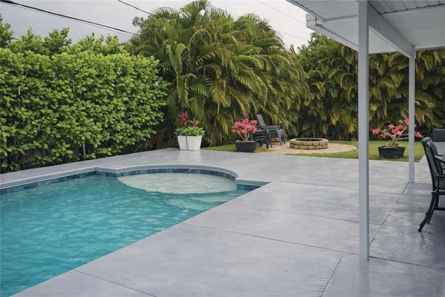 6325 6th Street, Vero Beach, FL 32968