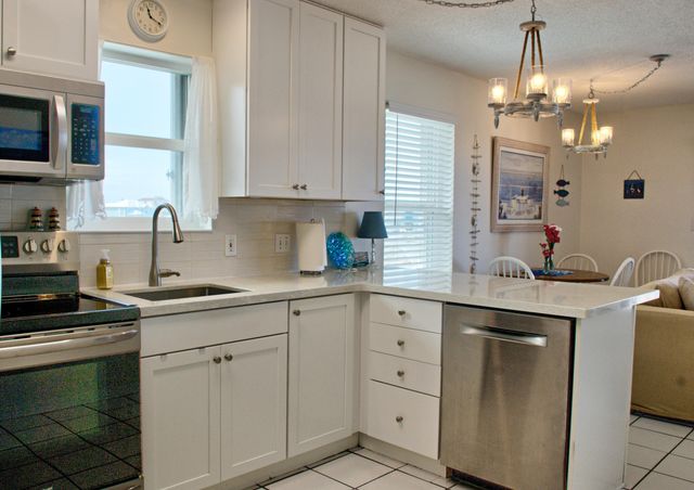 7464 Sunset Harbor Drive APT 131, Navarre, FL 32566