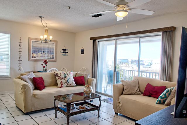 7464 Sunset Harbor Drive APT 131, Navarre, FL 32566