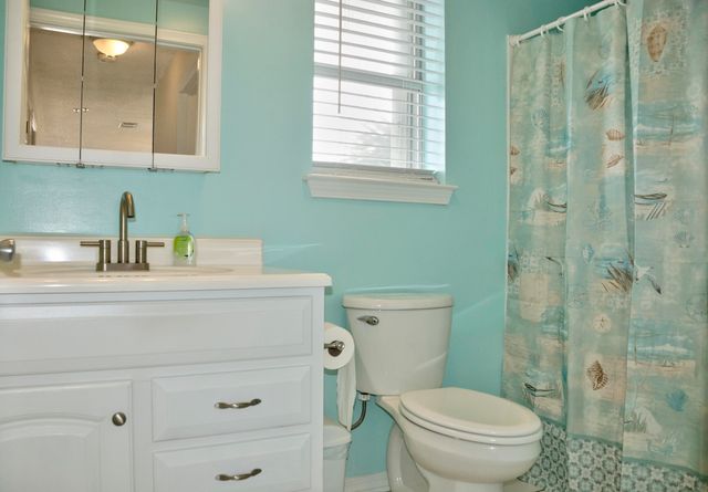 7464 Sunset Harbor Drive APT 131, Navarre, FL 32566