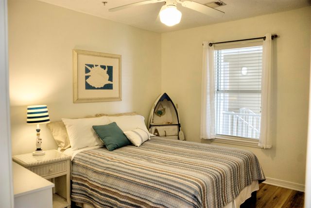 7464 Sunset Harbor Drive APT 131, Navarre, FL 32566