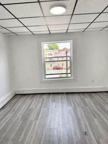 66 Broadway 2R, Methuen, MA 01844