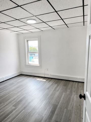66 Broadway 2R, Methuen, MA 01844