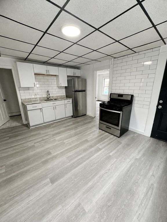 66 Broadway 2R, Methuen, MA 01844