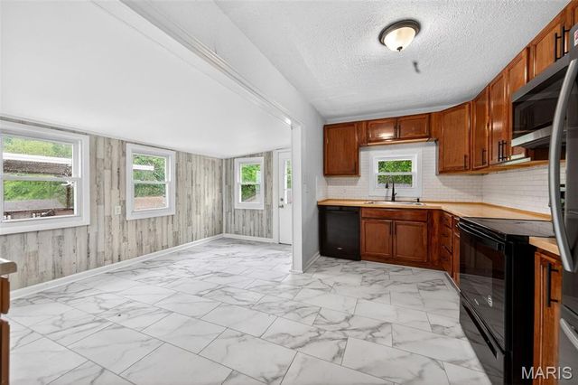11038 Gertrude Avenue, St Ann, MO 63074