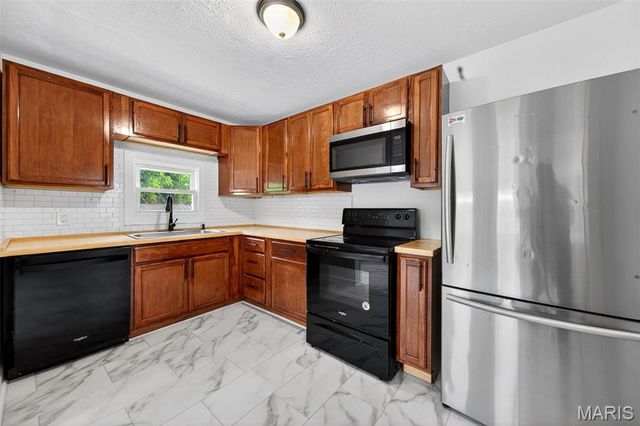 11038 Gertrude Avenue, St Ann, MO 63074