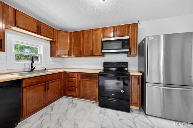 11038 Gertrude Avenue, St Ann, MO 63074