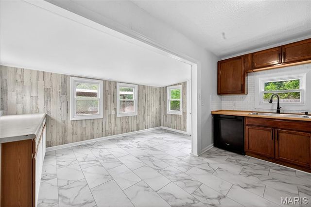 11038 Gertrude Avenue, St Ann, MO 63074