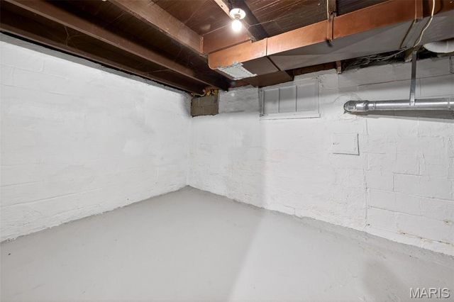 11038 Gertrude Avenue, St Ann, MO 63074