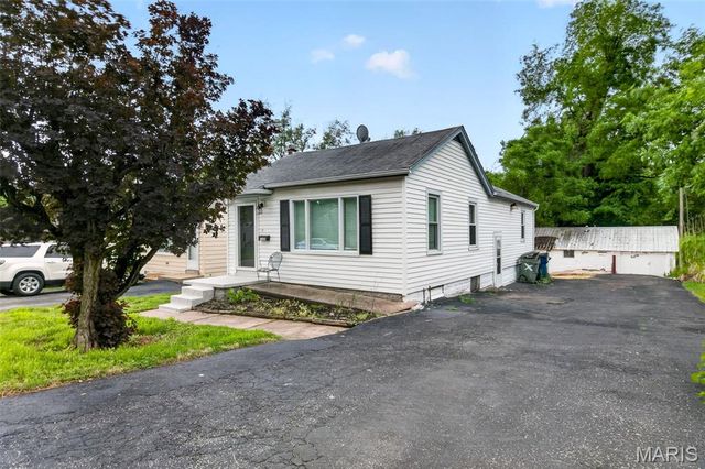 11038 Gertrude Avenue, St Ann, MO 63074