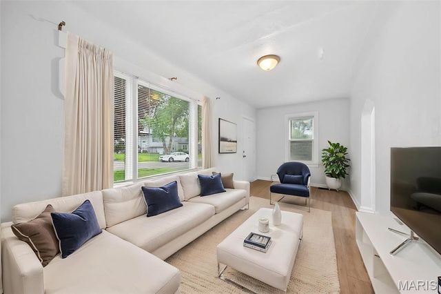 11038 Gertrude Avenue, St Ann, MO 63074
