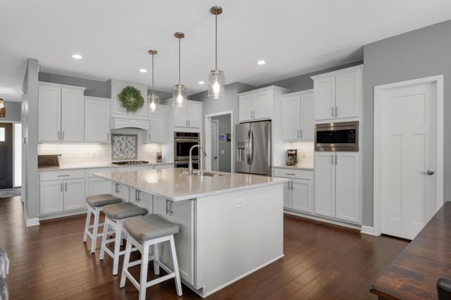 8476 200th Street W, Lakeville, MN 55044