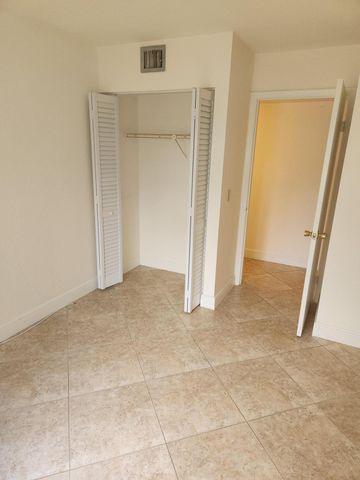 702 Sunny Pine Way G1, Greenacres, FL 33415
