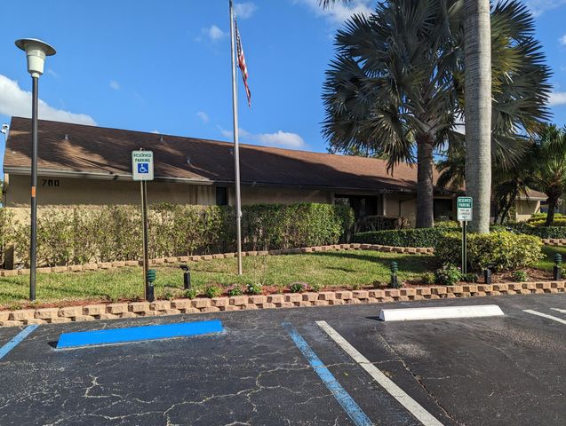 702 Sunny Pine Way G1, Greenacres, FL 33415